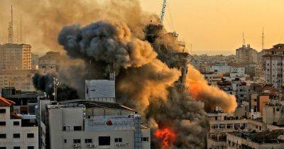 Целились в боевиков ХАМАС: Армия обороны Израиля разрушила две многоэтажки в Секторе Газа (видео) - focus.ua - Израиль - Тель-Авив - Украина - Хамас - Газа - Видео
