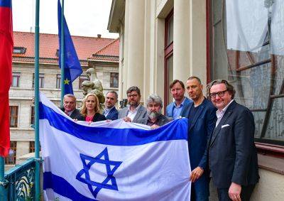 Мэрия Праги вывесила флаг Израиля - vinegret.cz - Израиль - Чехия - Прага