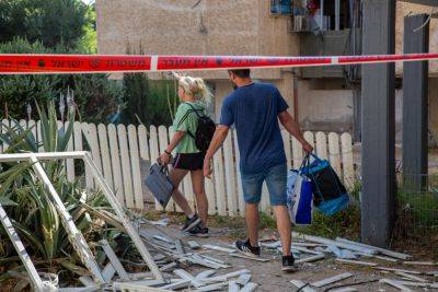 Двое жителей Бат-Яма украли последние деньги у пары, эвакуированной из Ашкелона - news.israelinfo.co.il - Тель-Авив - Бат-Яма - Из