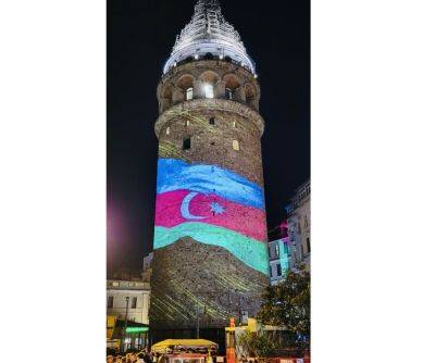 Галатская башня в Стамбуле освещена цветами азербайджанского флага (ФОТО/ВИДЕО) - trend.az - Турция - Стамбул