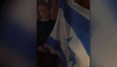 Жителя Берлина заставили снять флаг Израиля с балкона: видео - mignews.net - Израиль - Палестина - Германия - Берлин - Berlin - Видео