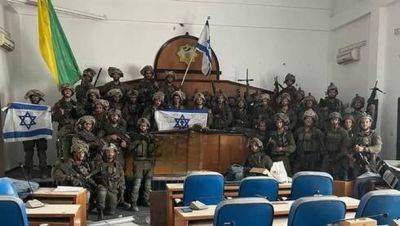 Историческое фото: Солдаты Голани в парламенте Газы - nashe.orbita.co.il