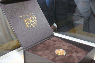Ильхам Алиев - Гейдар Алиев - Закир Ибрагимов - ЗАО «AzerGold» представило золотую монету, посвященную 100-летию Великого Лидера Гейдара Алиева (ФОТО) - trend.az - Азербайджан - Президент