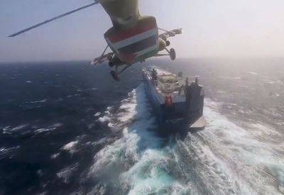 Хути в вертолете с палестинским флагом высаживаются на израильское судно - mignews.net - Израиль - Палестина - Йемен