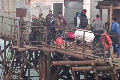 В связи с непогодой с морских платформ эвакуированы 26 человек - МЧС Азербайджана (ВИДЕО) - trend.az - Азербайджан