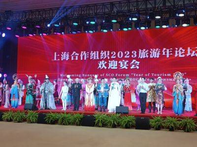 В Урумчи состоялся праздничный концерт, посвященный Форуму ШОС «Год туризма 2023» (ФОТО) - trend.az - Китай - Азербайджан