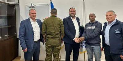 Моше Арбель - Эритреец, спасший жизнь офицеру 7 октября, получил вид на жительство в Израиле - detaly.co.il - Израиль - Сдерот - Эритрея