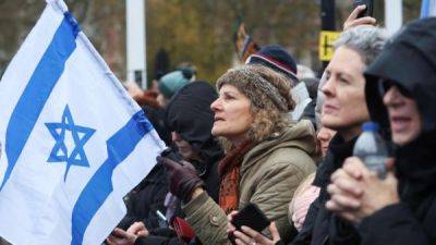 Борис Джонсон - В Лондоне прошла многотысячная демонстрация против антисемитизма - fokus-vnimaniya.com - Израиль - Лондон - Англия