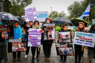 Израильские женщины протестуют против молчания женских организаций ООН относительно изнасилований 7 октября - news.israelinfo.co.il - Израиль - Иерусалим