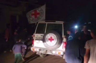 Видео: что приходится пережить заложникам по пути в Израиль на машинах Красного Креста - nashe.orbita.co.il - Израиль - Видео