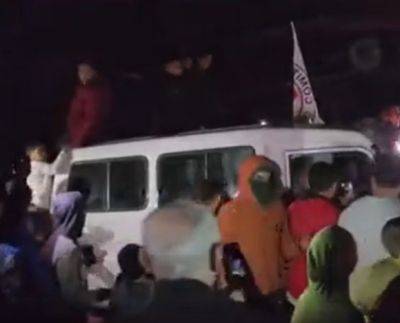 “Несчастные жители Газы” атакуют автомобили с похищенными людьми - mignews.net - Израиль
