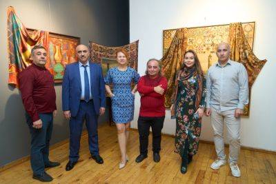 Какая красота! Произведения азербайджанских художников перенесены на шелк (ФОТО) - trend.az - Азербайджан