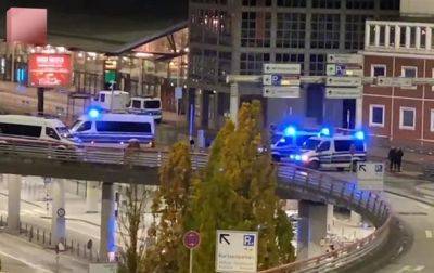 Аэропорт Гамбурга заблокирован из-за вооруженного мужчины - korrespondent.net - Израиль - Германия - Украина - Махачкала - Из - Гамбург