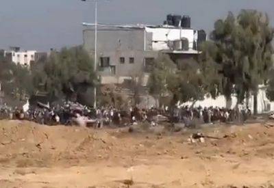 Гражданские с белыми флагами и под прикрытием танков ЦАХАЛа покидают Газу - mignews.net
