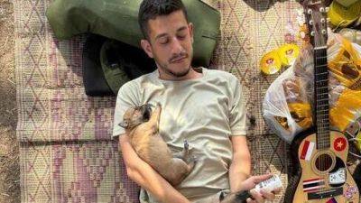 Фото солдата ЦАХАЛа облетело весь мир благодаря щенкам - vesty.co.il - Израиль - Фото - Весь