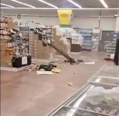 Осколок ракеты попал в супермаркет в Ашдоде: видео - mignews.net - Ашдод