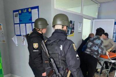 На Закарпатье депутат подорвал гранаты на заседании: много пострадавших - mignews.net - Украина