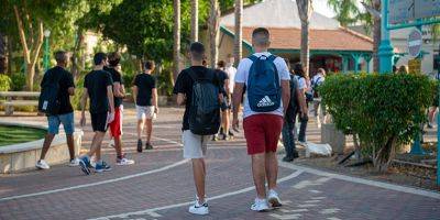 80% эвакуированных старшеклассников не ходят в школу - detaly.co.il - Тель-Авив