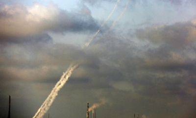 ХАМАС произвел ракетный обстрел Гуш-Дана: осколки ракеты упали в Герцлии - nashe.orbita.co.il - Израиль - Гуш
