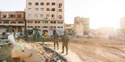 Никита Аронов - Стрельба из мэрии и заминированные игрушки – новые кадры операции в Газе - detaly.co.il - Из