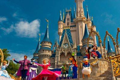 В Баку отметили 100-летие Disney – от Микки-Маус до Мулана (ФОТО) - trend.az - Азербайджан