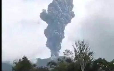 Одиннадцать туристов погибли при извержении вулкана в Индонезии - mignews.net - Индонезия