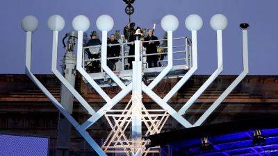 Олаф Шольц - Еврейские общины по всему миру празднуют Хануку - ru.euronews.com - Израиль - Тель-Авив - Иерусалим - Германия - Берлин