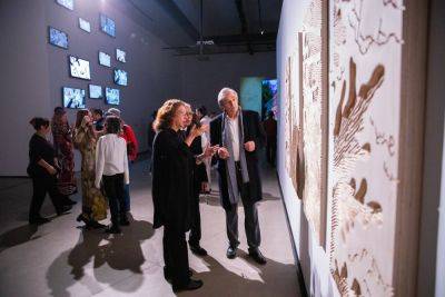 В Центре YARAT состоялось открытие выставок азербайджанских и грузинских художников - "Проверено, мин нет!" и "Эквинокс" (ФОТО) - trend.az - Нью-Йорк - Грузия