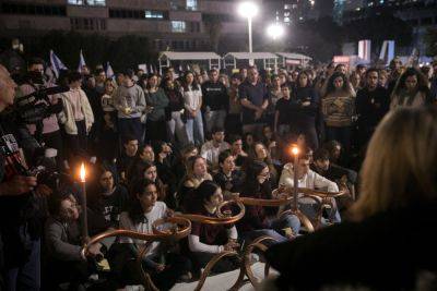 Даниэль Агари - Тысячи израильтян вышли на демонстрации за немедленное возвращение 137 похищенных - news.israelinfo.co.il - Тель-Авив