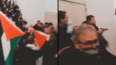 Пропалестинские активисты напали на посла Израиля в Мадриде - видео - vesty.co.il - Израиль - Испания - Осло - Мадрид - Madrid - Видео