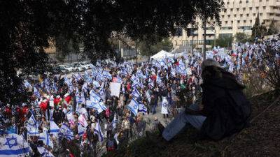 Яир Лапид - "Нет диктатуре!" - мощный протест возле кнессета: - vesty.co.il - Израиль - Иерусалим - Нет