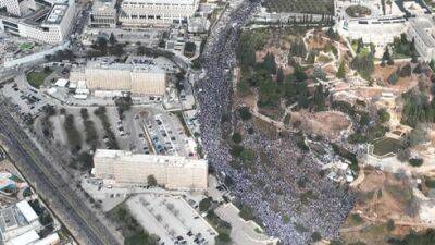 Битва цифр: сколько израильтян на самом деле было на акции протеста возле кнессета - vesty.co.il - Израиль - Иерусалим