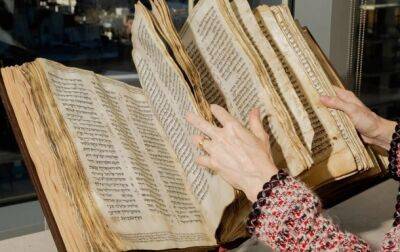 На аукцион выставили старейшую в мире Библию на иврите - korrespondent.net - Тель-Авив - Нью-Йорк - Украина - Лондон - Англия - New York - Лос-Анджелес - Даллас