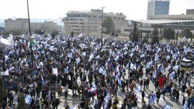 Биньямин Нетаниягу - Дан Меридор - Дан Халуц - "Ни шагу назад": десятки тысяч израильтян протестуют против реформы - vesty.co.il - Израиль - Иерусалим