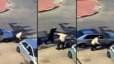 Видео: водитель сбил, избил и оплевал пожилого велосипедиста в Офаким - vesty.co.il - Израиль - Офаким