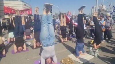 Итамар Бен-Гвир - Видео: демонстранты встали на головы в Тель-Авиве - vesty.co.il - Израиль - Тель-Авив