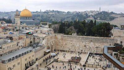 Двое израильтян арестованы по подозрению в продаже камней из Стены плача - vesty.co.il - Израиль - Иерусалим