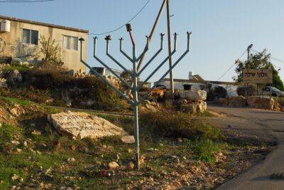 Житель религиозного поселения закидал камнями грузовик и напал на солдат ЦАХАЛ - news.israelinfo.co.il - Палестина - Иерусалим - поселение Шило