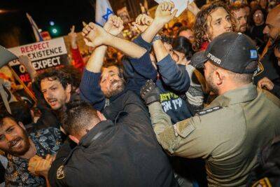 Протесты в Израиле: бывший министр безопасности против нынешнего, задержание известного физика - news.israelinfo.co.il - Израиль