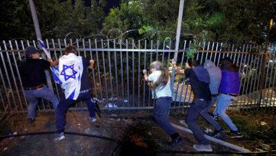Противоположные демонстрации в Израиле: против правительства и против судебной диктатуры - 9tv.co.il - Израиль