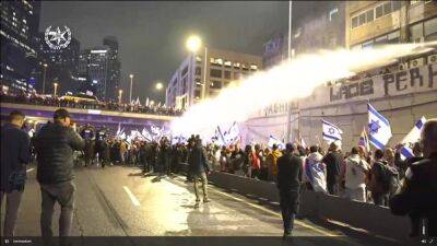 Полиция показала, как выгоняли демонстрантов с Аялона - 9tv.co.il - Тель-Авив