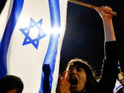 Биньямин Нетаньяху - Йоава Галлант - Увольнение министра обороны Израиля вызвало массовые протесты в стране - unn.com.ua - Израиль - Тель-Авив - Иерусалим - Украина - Киев