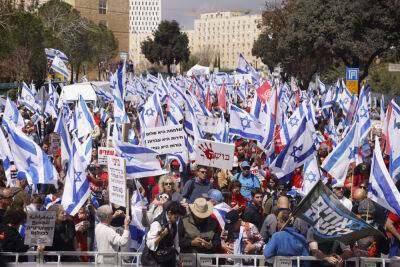 Яир Лапид - Лапид на митинге в Иерусалиме: «Не отступимся, пока не будет Конституции» - news.israelinfo.co.il - Иерусалим
