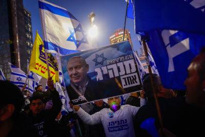 Около 30,000 на проправительственной демонстрации в Тель-Авиве, фейерверки на трассе Аялон - news.israelinfo.co.il - Израиль - Тель-Авив
