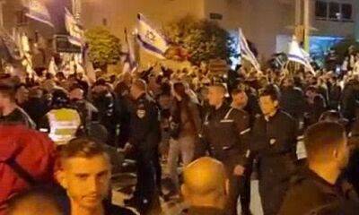 В Хайфе протестующий напал на полицейского - cursorinfo.co.il - Израиль - Тель-Авив - Иерусалим