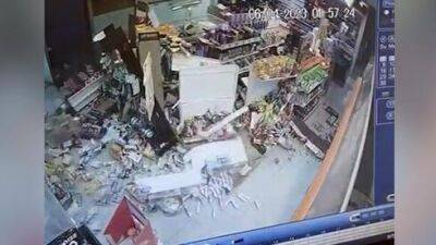 Видео: воры выломали из стены банкомат возле Нетивота - vesty.co.il - Израиль