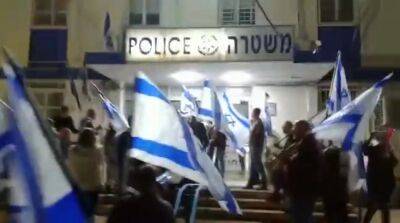 Анархия в Израиле: 30 левых ворвались в полицейский участок и отбили своего - 9tv.co.il - Израиль