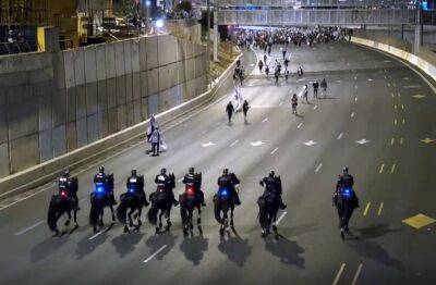 Игаль Алон - Беспорядки в Тель-Авиве: полиция применила водометы на перекрытом шоссе Аялон - nashe.orbita.co.il - Тель-Авив