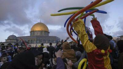 Мусульмане празднуют Ид аль-Фитр - ru.euronews.com - Иерусалим