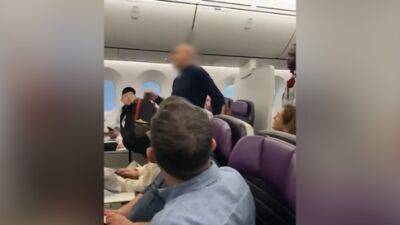 Драма в воздухе: израильтянин набросился на экипаж самолета - vesty.co.il - Израиль - Тель-Авив - Нью-Йорк - Сша - штат Нью-Джерси